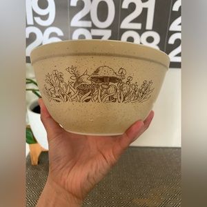 Vintage Pyrex 402 mushroom bowl 1.5L